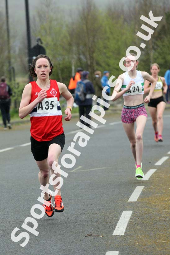 Senior womens relay, Elswick Good Friday Road Races. Photo: David T. Hewitson/Sports for All Pics